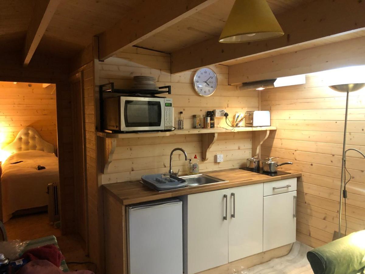 Cosy Garden Log Cabin Salisbury Exteriér fotografie