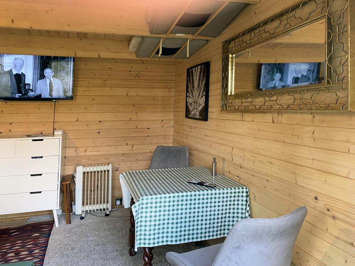 Cosy Garden Log Cabin Salisbury Exteriér fotografie